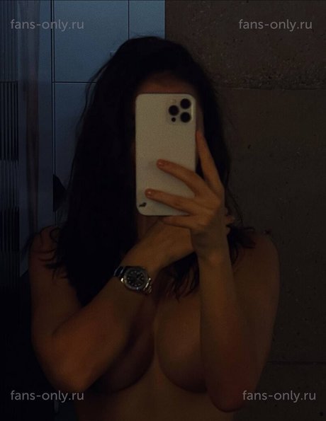 Naakte gelekte OnlyFans-foto van Jenny Hanna