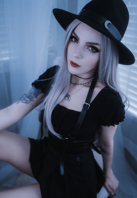Naakte gelekte OnlyFans-foto van Bloodraven