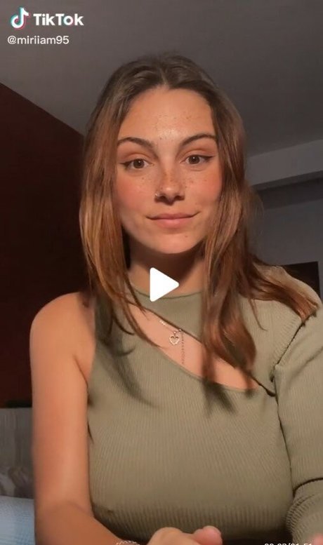 Naakte gelekte OnlyFans-foto van Miriam Villoria