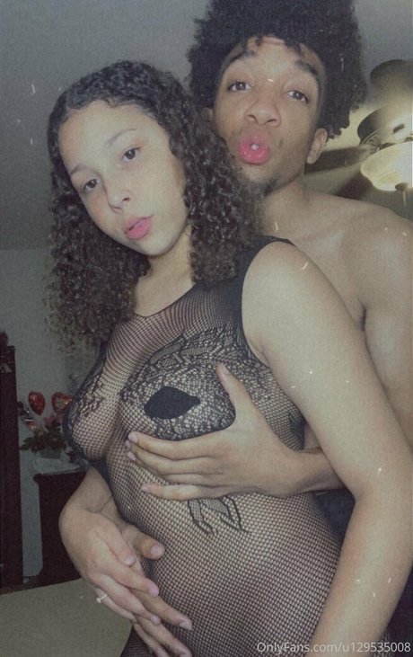 Naakte gelekte OnlyFans-foto van Livyboo