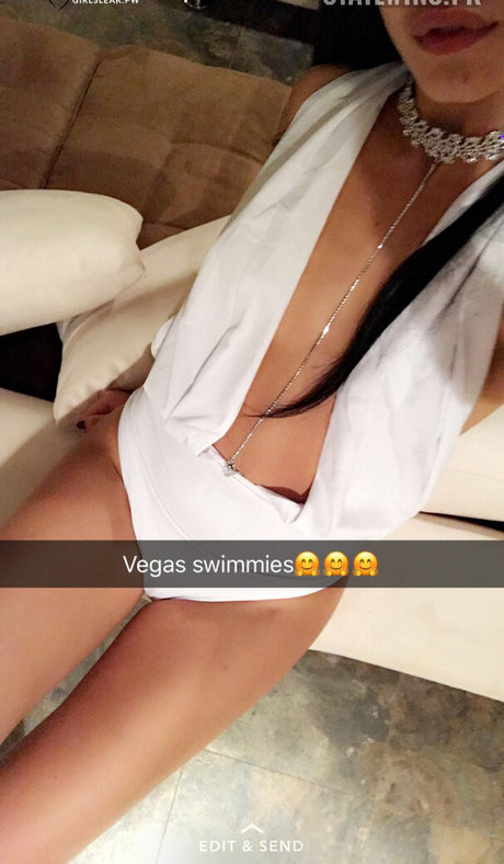Naakte gelekte OnlyFans-foto van Madelyn Karoub