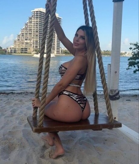 Naakte gelekte OnlyFans-foto van Andrea Gasca