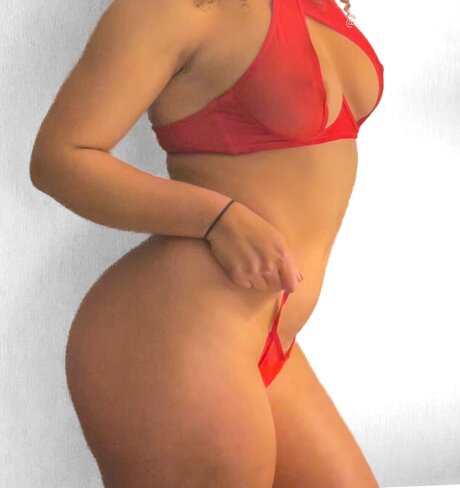 Younglatinhotwife
