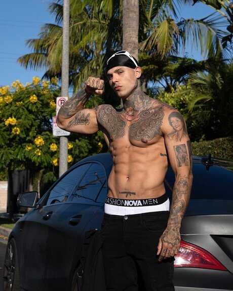 Naakte gelekte OnlyFans-foto van Yamil Meluk