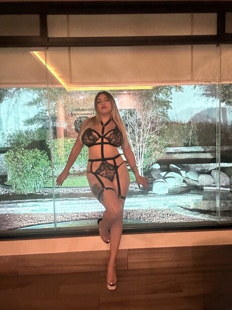 Naakte gelekte OnlyFans-foto van K4tti3