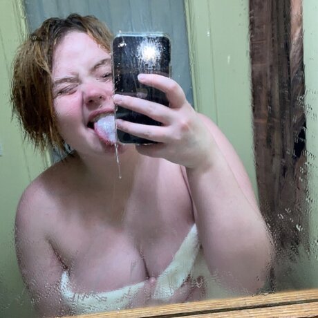 Naakte gelekte OnlyFans-foto van Pheonixgal