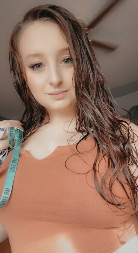 Naakte gelekte OnlyFans-foto van Nikki Eliza