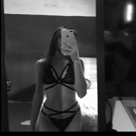 Naakte gelekte OnlyFans-foto van   