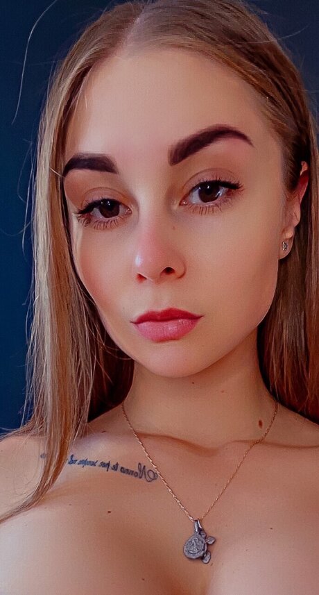 Naakte gelekte OnlyFans-foto van Babyjam