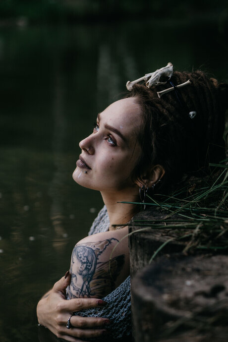 Naakte gelekte OnlyFans-foto van Green Witch