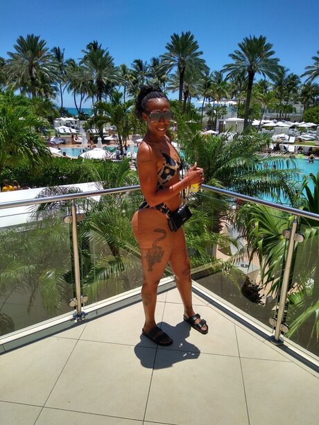 Naakte gelekte OnlyFans-foto van Biggslimfyne