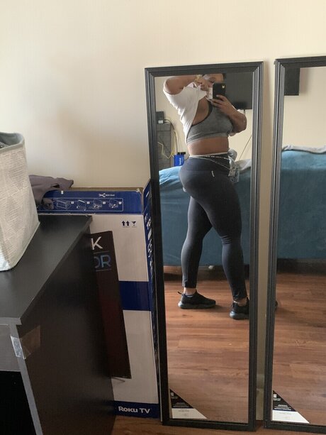 Naakte gelekte OnlyFans-foto van Buttercup 
