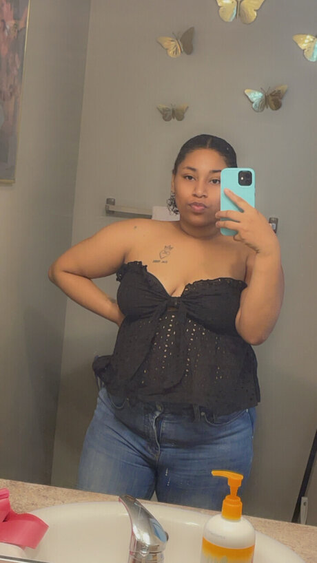 Naakte gelekte OnlyFans-foto van Carolina Von