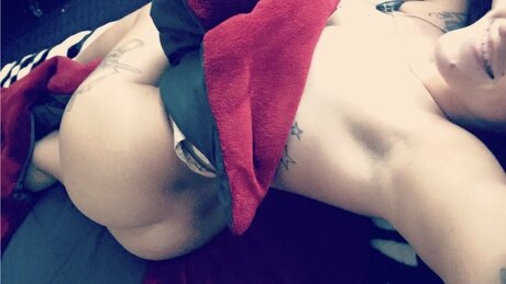 Naakte gelekte OnlyFans-foto van Bash