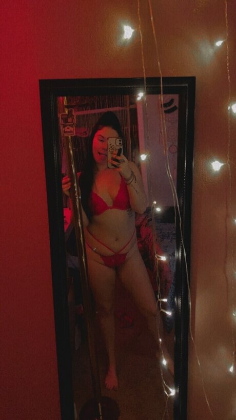 Naakte gelekte OnlyFans-foto van Baby Luv