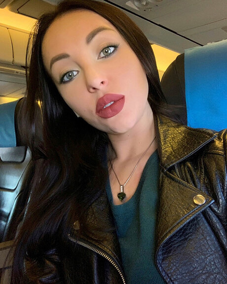 Naakte gelekte OnlyFans-foto van Carolina Vogue