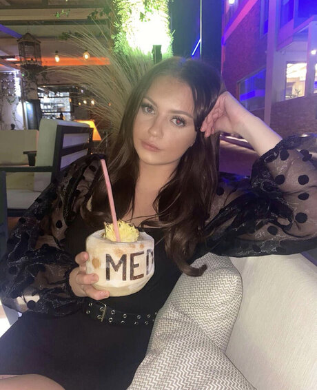 Naakte gelekte OnlyFans-foto van Zarra Lutman