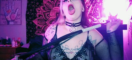 Naakte gelekte OnlyFans-foto van Vivian Vi