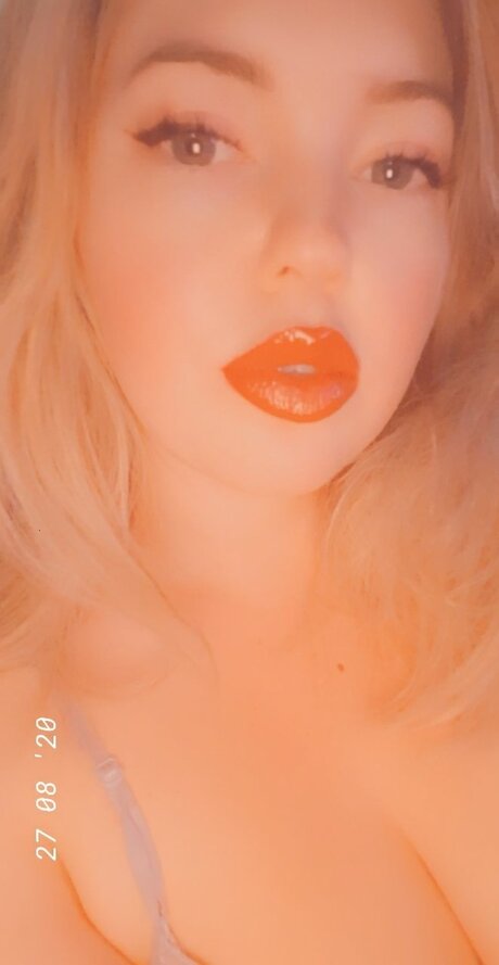 Naakte gelekte OnlyFans-foto van Rose