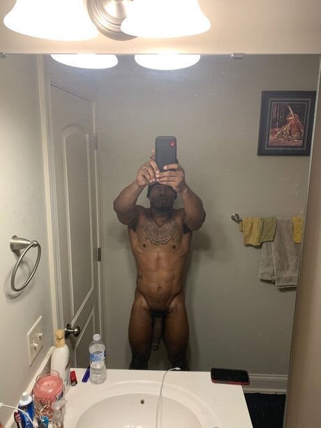 Naakte gelekte OnlyFans-foto van Ressure