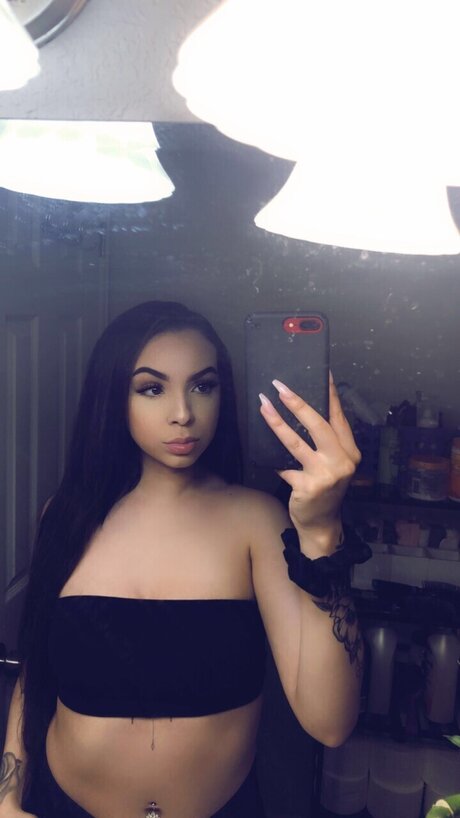 Naakte gelekte OnlyFans-foto van Jmoney 