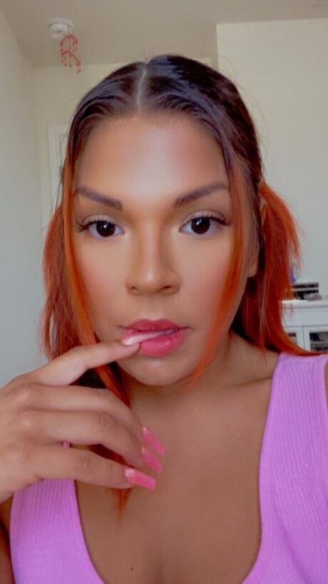 Naakte gelekte OnlyFans-foto van Roselove
