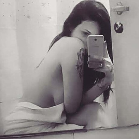 Naakte gelekte OnlyFans-foto van Lucifer