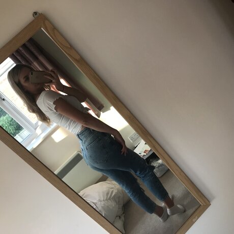 Naakte gelekte OnlyFans-foto van Maia Carter