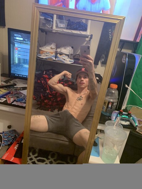 Naakte gelekte OnlyFans-foto van Florida Boi 