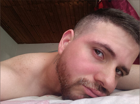 Naakte gelekte OnlyFans-foto van Bearded Boy