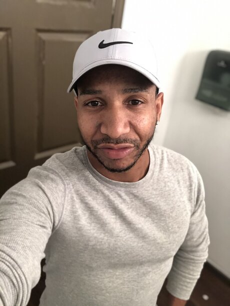 Naakte gelekte OnlyFans-foto van Miguel