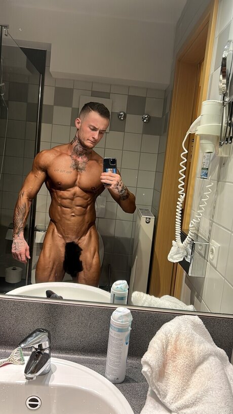 Naakte gelekte OnlyFans-foto van Eliasyoung