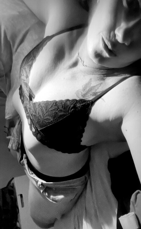 Naakte gelekte OnlyFans-foto van Anna