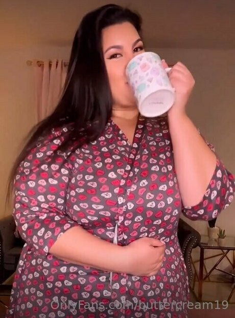 Naakte gelekte OnlyFans-foto van Buttercream19