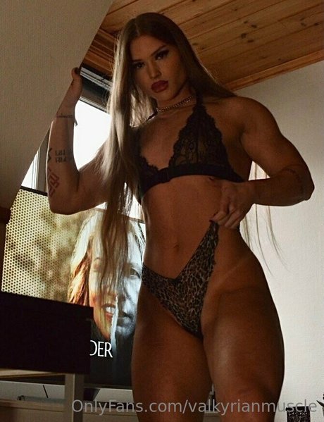 Naakte gelekte OnlyFans-foto van Valkyrianmuscle