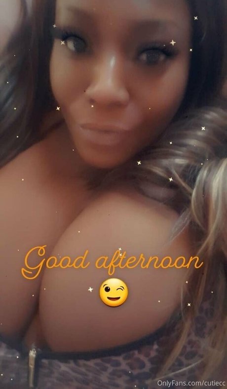 Naakte gelekte OnlyFans-foto van Cutiecc