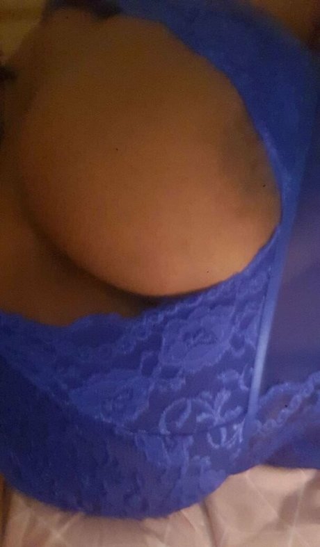 Naakte gelekte OnlyFans-foto van Cutiecc