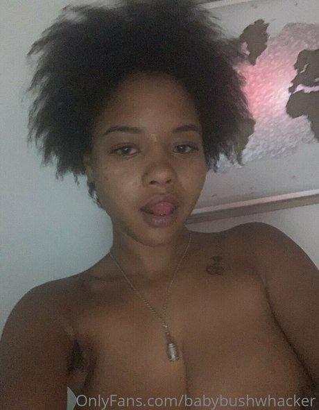 Naakte gelekte OnlyFans-foto van Bush Baby