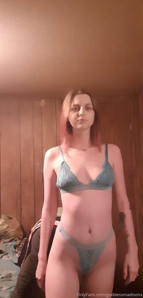 Naakte gelekte OnlyFans-foto van Mommymaddii