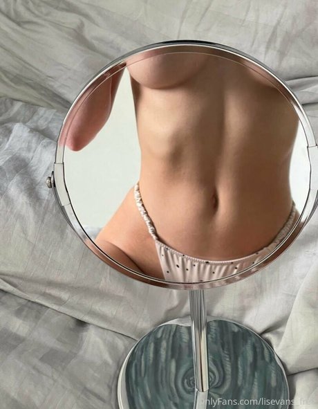 Naakte gelekte OnlyFans-foto van Evansfeet