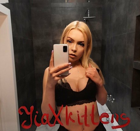 Naakte gelekte OnlyFans-foto van Evansfeet
