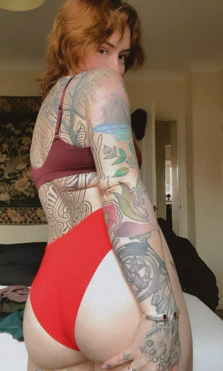 Naakte gelekte OnlyFans-foto van Soraelowen