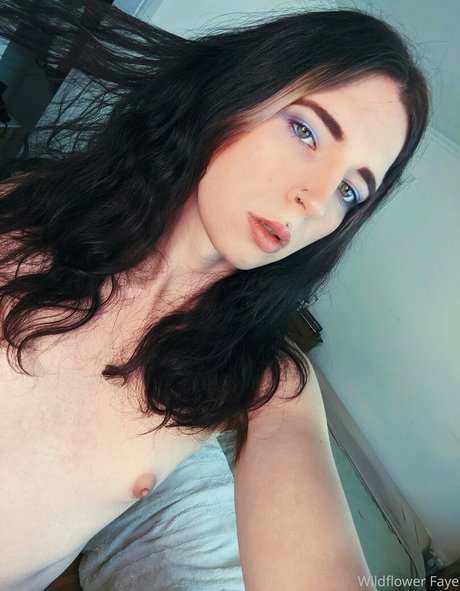 Naakte gelekte OnlyFans-foto van Wildflowerfaye