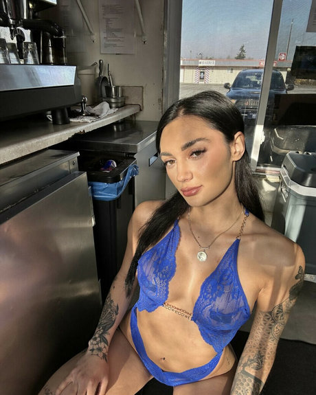 Naakte gelekte OnlyFans-foto van Baristatbaby