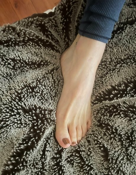 Naakte gelekte OnlyFans-foto van Legsfeetrepeat