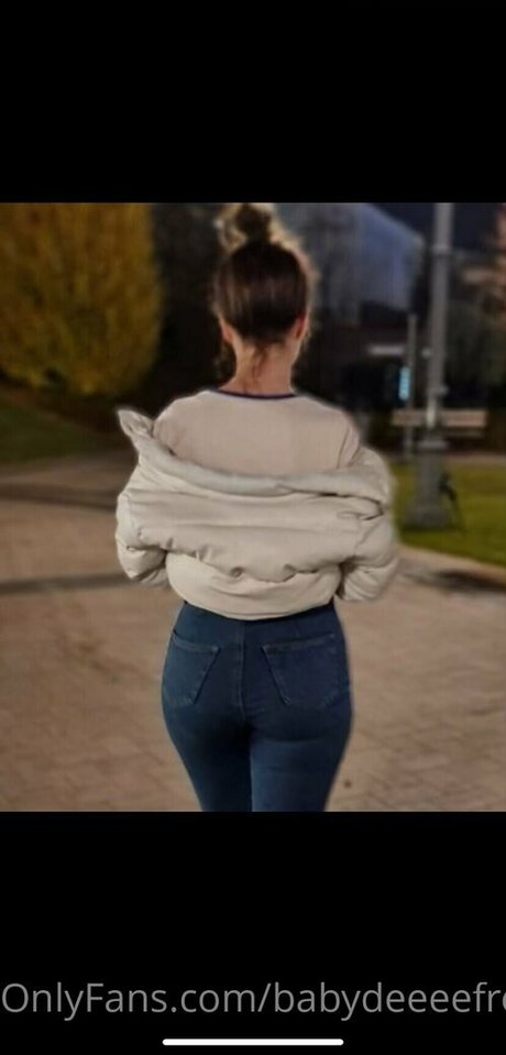 Naakte gelekte OnlyFans-foto van Babydeeeefree
