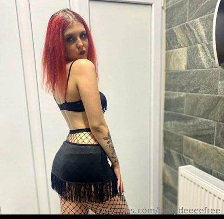 Naakte gelekte OnlyFans-foto van Babydeeeefree