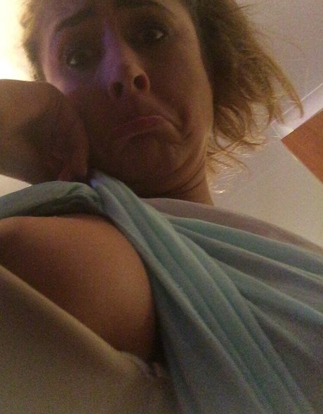 Naakte gelekte OnlyFans-foto van Kelly Hall