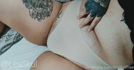 Naakte gelekte OnlyFans-foto van Leaskulfree