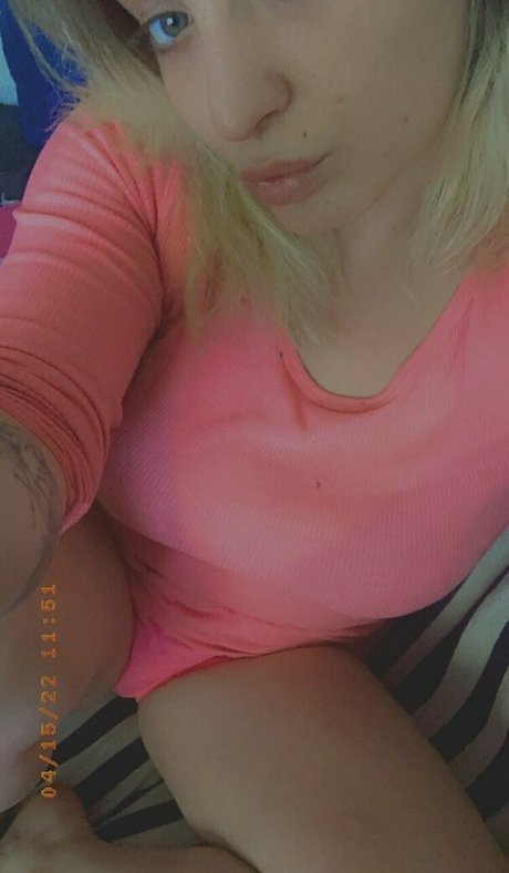 Naakte gelekte OnlyFans-foto van Snowbunnygang420